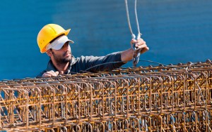 Rigger loading the hook